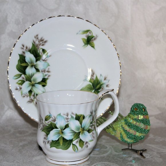Vintage Royal Minster Cup & Saucer with Yellow and White Floral w/Gold Trim - Picture 12 of 15